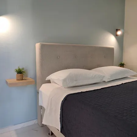 Near & Pefkias Forest -cozy Minimalist Flat شقة غزيلوكاسترون