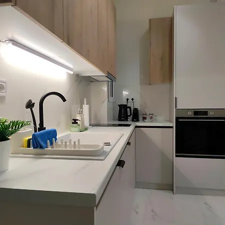 Near & Pefkias Forest -cozy Minimalist Flat * غزيلوكاسترون