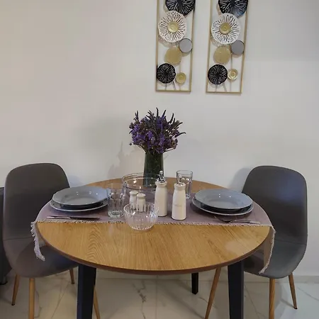 Near & Pefkias Forest -cozy Minimalist Flat *