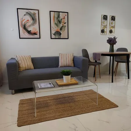 Near & Pefkias Forest -cozy Minimalist Flat *