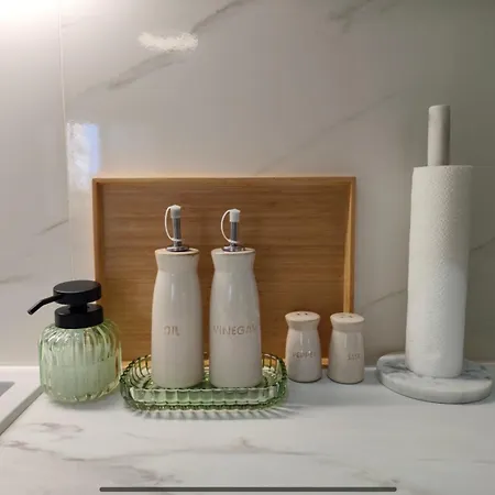 Near & Pefkias Forest -cozy Minimalist Flat